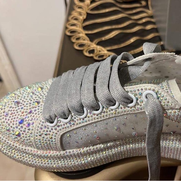 Elegant Sneakers,  size 39-40 great for chic outings. New! Imported! - Picture 3 of 3